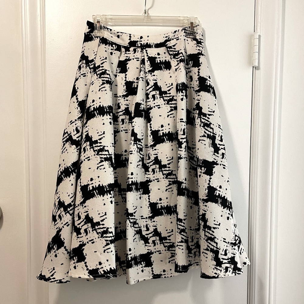 Lucyparis Black and White A-Line Skirt-Size Small